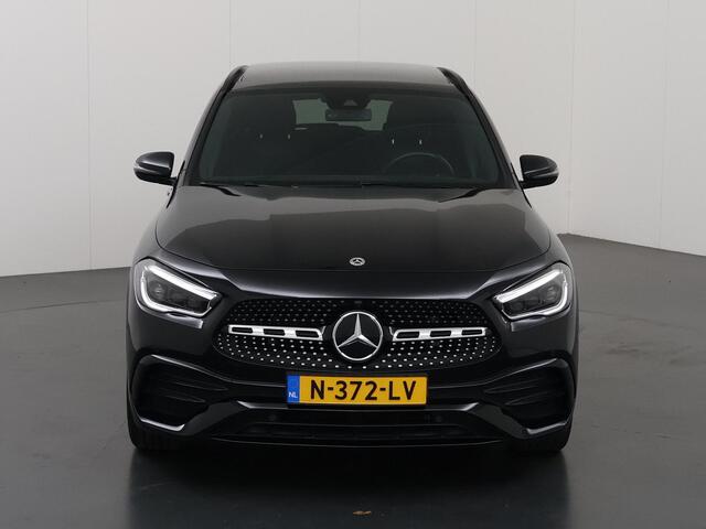 Mercedes-Benz GLA-KLASSE 180 Business Solution AMG | Night | Trekhaak | Panoramadak | Memory | Multibeam |