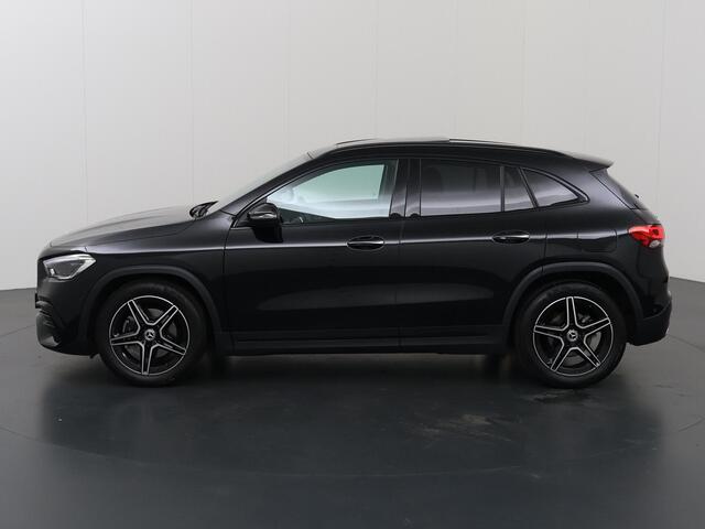 Mercedes-Benz GLA-KLASSE 180 Business Solution AMG | Night | Trekhaak | Panoramadak | Memory | Multibeam |
