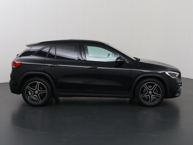 Mercedes-Benz GLA-KLASSE 180 Business Solution AMG | Night | Trekhaak | Panoramadak | Memory | Multibeam |