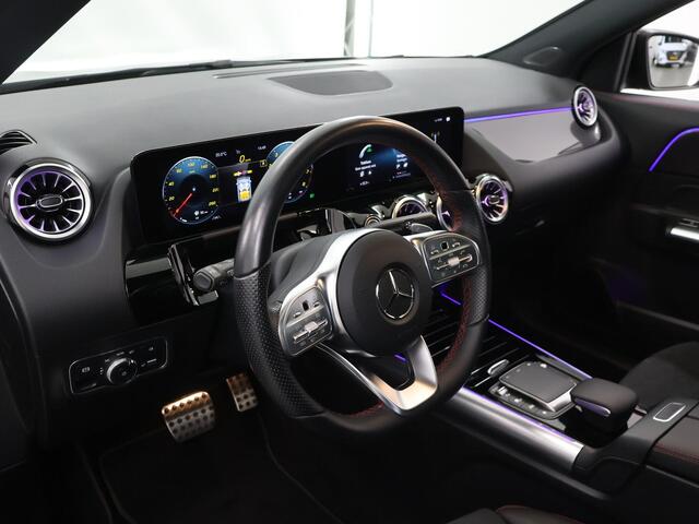 Mercedes-Benz GLA-KLASSE 180 Business Solution AMG | Night | Trekhaak | Panoramadak | Memory | Multibeam |