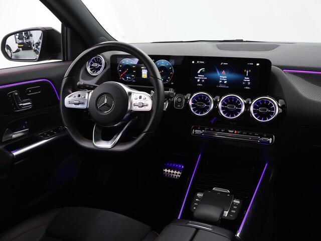 Mercedes-Benz GLA-KLASSE 180 Business Solution AMG | Night | Trekhaak | Panoramadak | Memory | Multibeam |