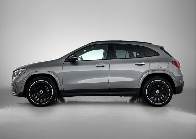 Mercedes-Benz GLA-KLASSE 250 e Star Edition AMG Line Plus | Pepper Red Leder | Panoramadak | Trekhaak | Distronic | Burmester® | Memory | Inclusief 24 maanden Mercedes-Benz Certified garantie voor Europa.