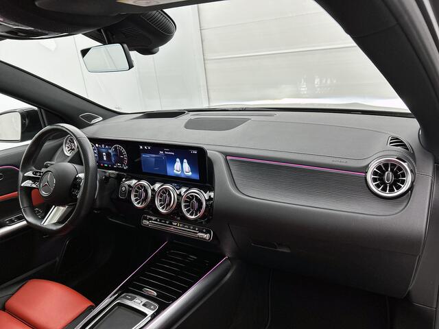 Mercedes-Benz GLA-KLASSE 250 e Star Edition AMG Line Plus | Pepper Red Leder | Panoramadak | Trekhaak | Distronic | Burmester® | Memory | Inclusief 24 maanden Mercedes-Benz Certified garantie voor Europa.