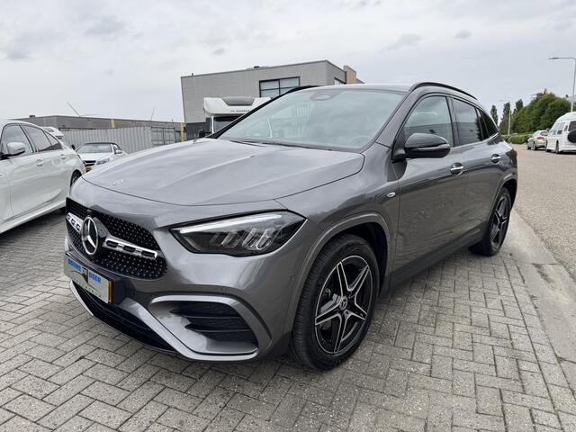 Mercedes-Benz GLA-KLASSE 250 e Business Solution AMG Night. LED int lichtpakket, LED high Performance , spiegel paket, stoelverwaming camera, LM AMG 19, keyles Go, electrische achterklep,