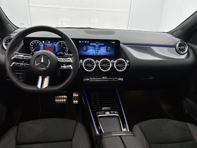 Mercedes-Benz GLA-KLASSE 250 e AMG Plug-In Hybride | Panoramadak | Achteruitrijcamera | Dodehoekassistent | Sfeerverlichting | Inclusief 24 maanden Mercedes-Benz Certified garantie voor Europa.
