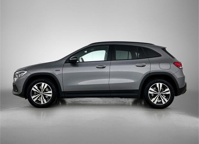 Mercedes-Benz GLA-KLASSE 250 e Progressive | Achteruitrijcamera | Sfeerverlichting | Navigatie | EASY PACK achterklep | Inclusief 24 maanden Mercedes-Benz Certified garantie voor Europa.