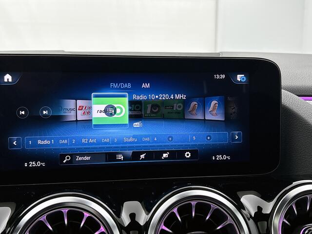 Mercedes-Benz GLA-KLASSE 250 e AMG Plug-In Hybride | Panoramadak | Trekhaak | Sfeerverlichting | Keyless Go | Parkeerpakket met Camera | Inclusief 24 maanden Mercedes-Benz Certified garantie voor Europa.