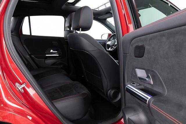 Mercedes-Benz GLA-KLASSE 250 e AMG Line | PANORAMADAK | Full LED | Trekhaak | NAVI | PHEV -2e PINKSTERDAG OPEN!-