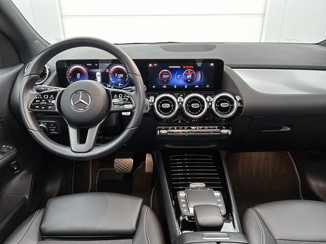 Mercedes-Benz GLA-KLASSE 250 e Plug-In Hybride Panorama Schuif-Kanteldak | Parkeerpakket met achteruitrijcamera | Stoelverwarming. Inclusief 24 maanden MB Certified garantie voor Europa.