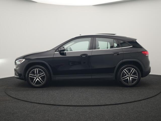Mercedes-Benz GLA-KLASSE 250 e Style PHEV 218pk Dealer O.H. | Trekhaak Af Fabriek | Panodak | Lederen Sportstoelen Verwarmd | Multi Beam LED | Apple Carplay | Widescreen Navi | Cruise Control | DAB | Plug In Hybrid |
