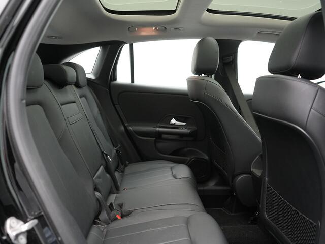 Mercedes-Benz GLA-KLASSE 250 e Style PHEV 218pk Dealer O.H. | Trekhaak Af Fabriek | Panodak | Lederen Sportstoelen Verwarmd | Multi Beam LED | Apple Carplay | Widescreen Navi | Cruise Control | DAB | Plug In Hybrid |