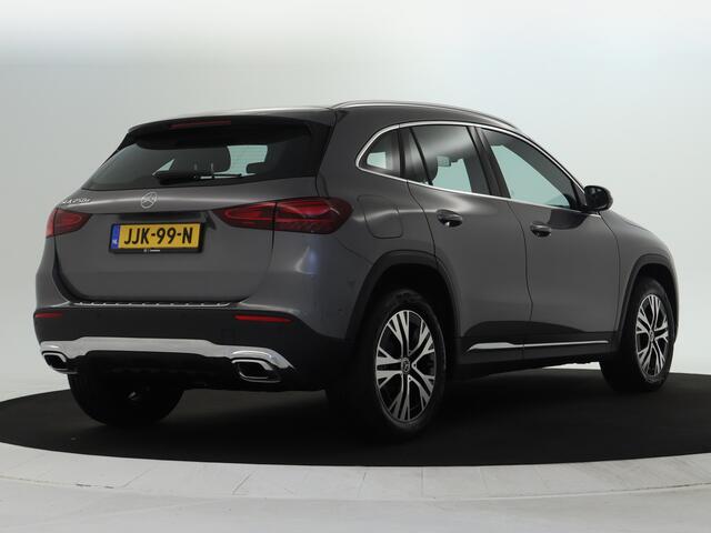 Mercedes-Benz GLA-KLASSE 250 e Luxury Plug-In Hybride Parkeersensoren + achteruitrijcamera | Spiegel pakket | Easy Pack achterklep | Winter pakket : Stuur en Stoelverwarming. Inclusief 24 maanden MB Certified garantie voor Europa.