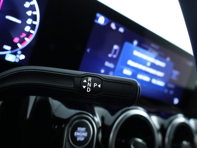Mercedes-Benz GLA-KLASSE 250 e Luxury Plug-In Hybride Parkeersensoren + achteruitrijcamera | Spiegel pakket | Easy Pack achterklep | Winter pakket : Stuur en Stoelverwarming. Inclusief 24 maanden MB Certified garantie voor Europa.