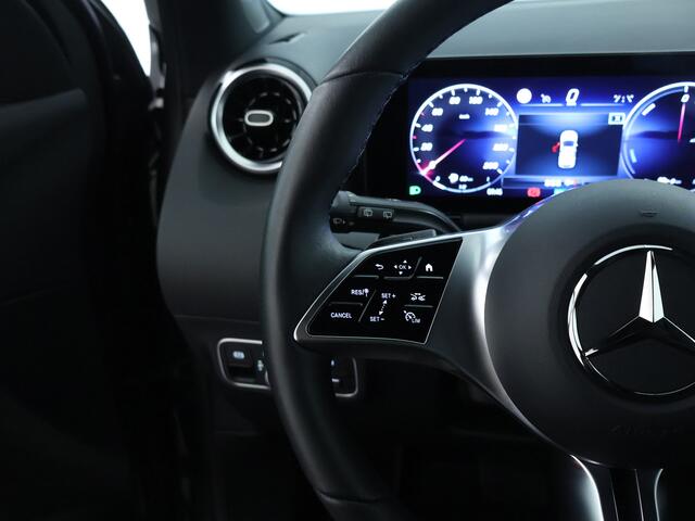 Mercedes-Benz GLA-KLASSE 250 e Luxury Plug-In Hybride Parkeersensoren + achteruitrijcamera | Spiegel pakket | Easy Pack achterklep | Winter pakket : Stuur en Stoelverwarming. Inclusief 24 maanden MB Certified garantie voor Europa.