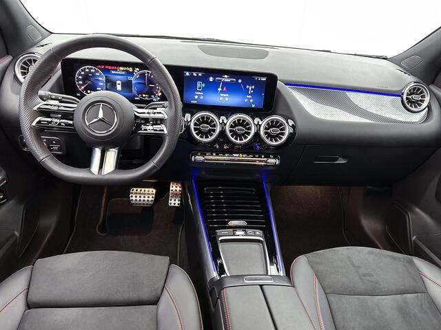 Mercedes-Benz GLA-KLASSE 250 e AMG Plug-In Hybride AMG Line | Night Pakket | Trekhaak | Panorama Schuif Kanteldak | 20 Inch AMG Velgen | Dodehoek Assist | Stuur en Stoelverwarming. Inclusief 24 maanden Mercedes-Benz Certified garantie voor Europa.