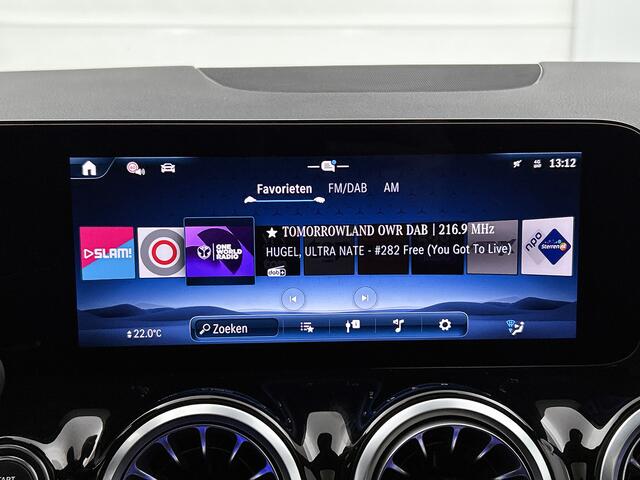 Mercedes-Benz GLA-KLASSE 250 e AMG Plug-In Hybride AMG Line | Night Pakket | Trekhaak | Panorama Schuif Kanteldak | 20 Inch AMG Velgen | Dodehoek Assist | Stuur en Stoelverwarming. Inclusief 24 maanden Mercedes-Benz Certified garantie voor Europa.