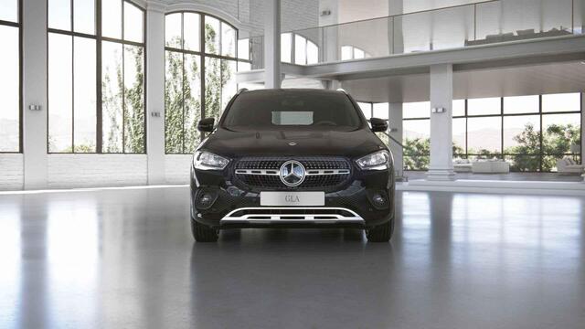 Mercedes-Benz GLA-KLASSE 180 Luxury Line | Achteruitrijcamera | Stoelverwarming | DAB radio |