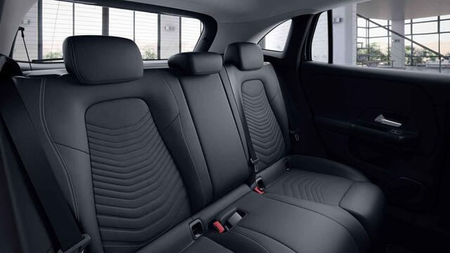 Mercedes-Benz GLA-KLASSE 180 Luxury Line | Achteruitrijcamera | Stoelverwarming | DAB radio |