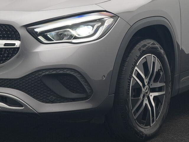 Mercedes-Benz GLA-KLASSE 250 e Business Line PHEV 218pk Dealer O.H. | Trekhaak Af Fabriek | Camera | Sportstoelen Verwarmd | Sfeerverlichting | Apple Carplay | Navigatie | DAB | Virtual | 18"L.M | Plug In Hybrid |