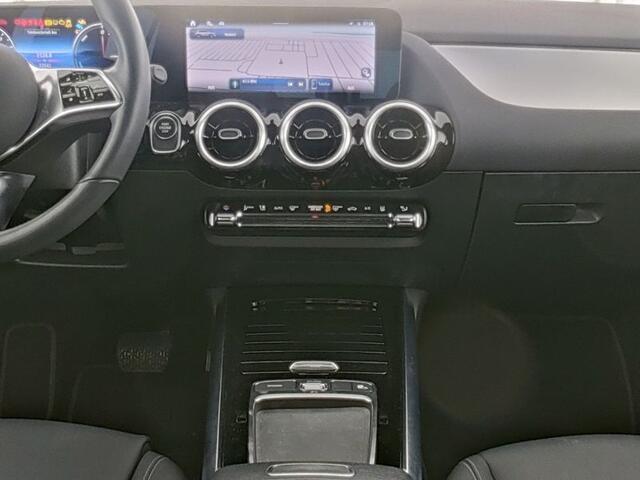 Mercedes-Benz GLA-KLASSE 250 e Plug-In Hybride Progressive | Ledkoplampen | Stoel en Stuurverwarming | Parkeerpakket met achteruitrijcamera. Inclusief 24 maanden Mercedes-Benz Certified garantie voor Europa.