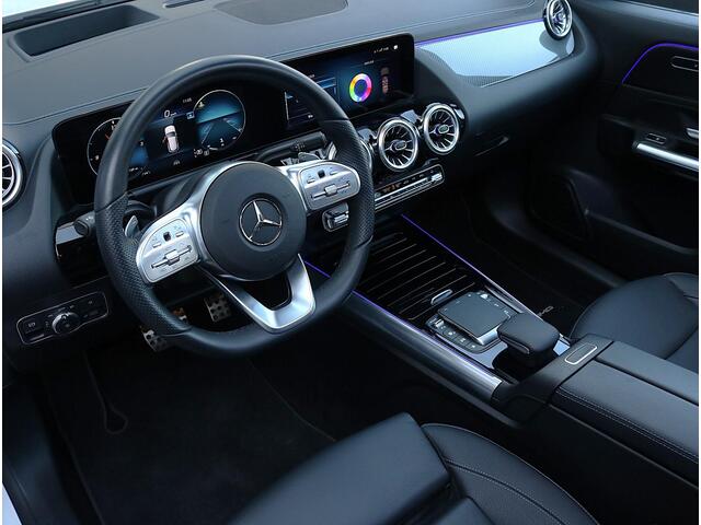 Mercedes-Benz GLA-KLASSE 180 AMG Line Panoramadak | Distronic | Apple Carplay
