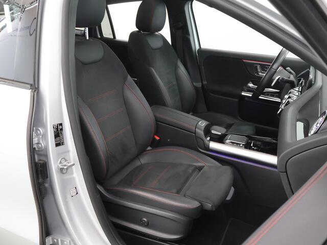 Mercedes-Benz GLA-KLASSE 200 Business Solution AMG | Night | Panoramadak | Memory | Widescreen | Multibeam |