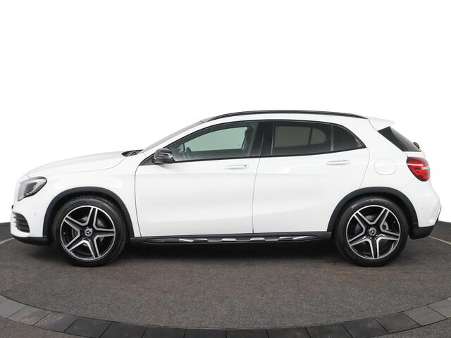 Mercedes-Benz GLA-KLASSE 180 Business Solution AMG Night Upgrade | NAP | Automaat | Pano | Leder/Alcantara | Camera | Keyless