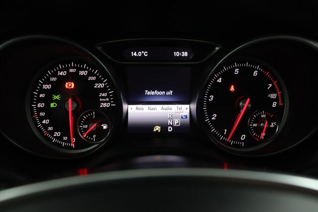 Mercedes-Benz GLA-KLASSE 180 Business Solution AMG Night Upgrade | NAP | Automaat | Pano | Leder/Alcantara | Camera | Keyless