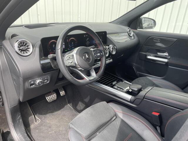 Mercedes-Benz GLA-KLASSE 250 e AMG Line | 95,4% SOH | 360° camera | Dodehoek Detectie | Elektrisch bedienbare achterklep | Apple Carplay/Android Auto