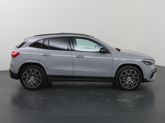 Mercedes-Benz GLA-KLASSE 250 e AMG Line | Panoramadak | Trekhaak | 20 inch | Night pakket |