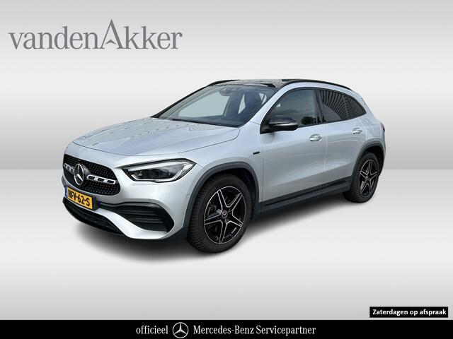 Mercedes-Benz GLA-KLASSE 250e AMG // Trekhaak // Panorama dak // Memory // Sfeerverlichting // Multi Beam LED // Camera // Advanced Audio