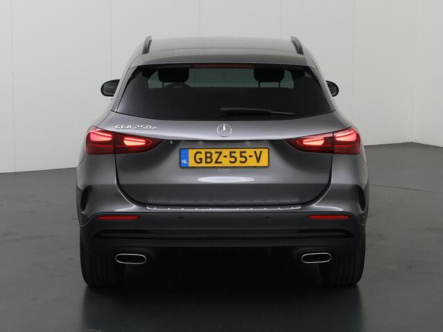 Mercedes-Benz GLA-KLASSE 250 e Star Edition AMG Line | Night | Multibeam | Stoelverwarming | 19" lichtmetalen velgen | Keyless |