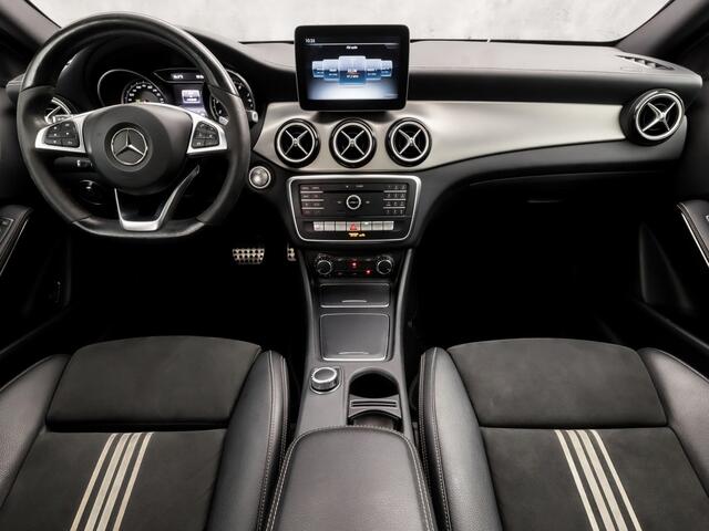 Mercedes-Benz GLA-KLASSE 200 AMG Sport 156Pk Automaat (PANORAMADAK, APPLE CARPLAY, GROOT NAVI, CAMERA, LEDER, SPORTSTOELEN, ZWART HEMEL, GETINT GLAS, STOELVERWARMING, NIEUWSTAAT)