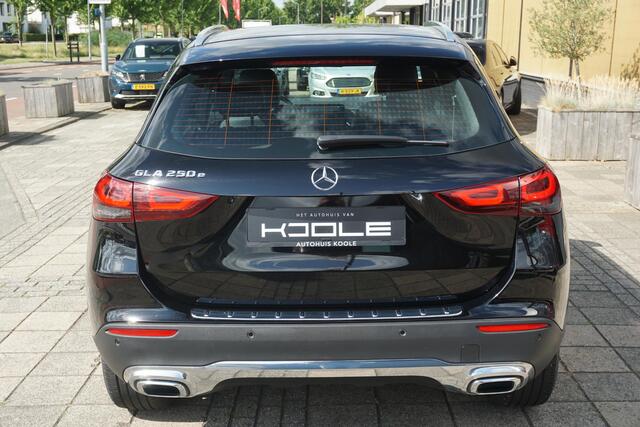 Mercedes-Benz GLA-KLASSE 250 e Luxury Line | trekhaak | ACC