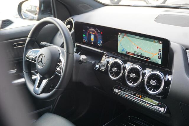 Mercedes-Benz GLA-KLASSE 250 e Luxury Line | trekhaak | ACC