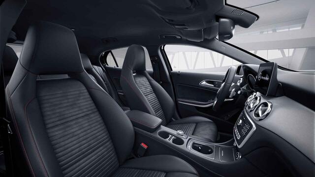 Mercedes-Benz GLA-KLASSE 180 Business Solution AMG Limited | Nifght | Multibeam | Getint glas | Achteruitrijcamera |