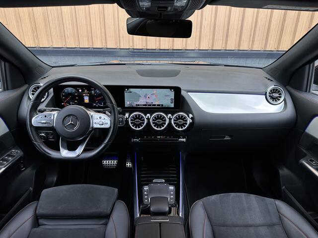 Mercedes-Benz GLA-KLASSE 250 4MATIC AMG Line | Panoramadak | Achteruitrijcamera | Apple Carplay | Android Auto | Sfeerverlichting | Cruise Control | Parkeersensoren | Elektrische Achterklep | Stoelverwarming