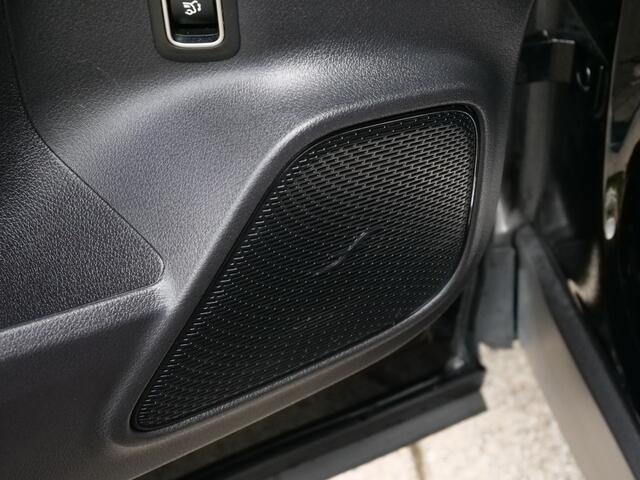 Mercedes-Benz GLB-Klasse 250 225pk Premium Plus Automaat Leder / Sfeerverlichting / Camera / Navigatie