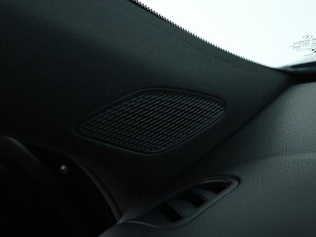 Mercedes-Benz GLB-Klasse 200 Business Solution AMG 7p. Panorama Schuif-Kanteldak | Memory stoelen | Achteruitrijcamera | Nightpakket | Trekhaak | 7 Persoons. Inclusief 24 maanden MB Certified garantie voor Europa.