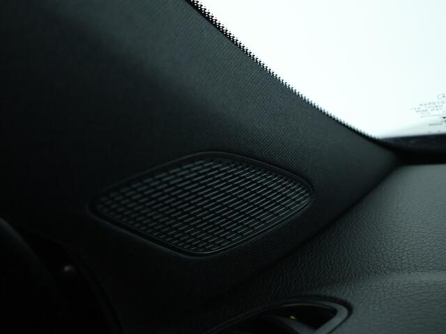 Mercedes-Benz GLB-Klasse 200 AMG Nightpakket 7 Persoons | Panoramadak | Distronic | Keyless-Go | Memory | Sfeerverlichting | Augmented Reality | Inclusief 24 maanden Mercedes-Benz Certified garantie voor Europa.