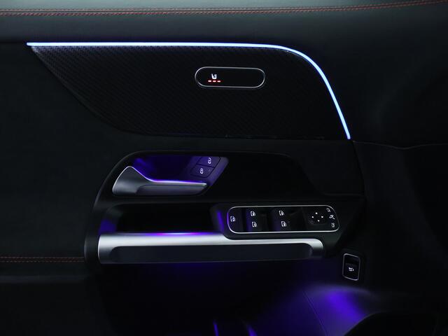 Mercedes-Benz GLB-Klasse 200 AMG Line | Panoramadak | Trekhaak | Cruise Control | Sfeerverlichting | Dodehoek detector | Inclusief 48 maanden MB Certified garantie voor Europa.