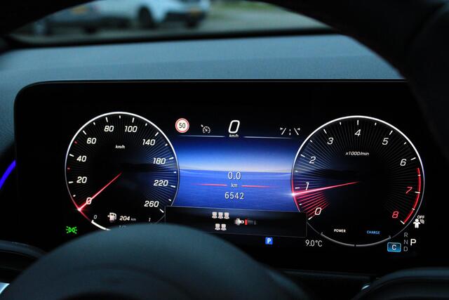 Mercedes-Benz GLB-Klasse 180 AMG 7 Persoons Facelift | Pano | Trekhaak | Multibeam LED | Keyless | Stoelverwarming | Spectraalblauw