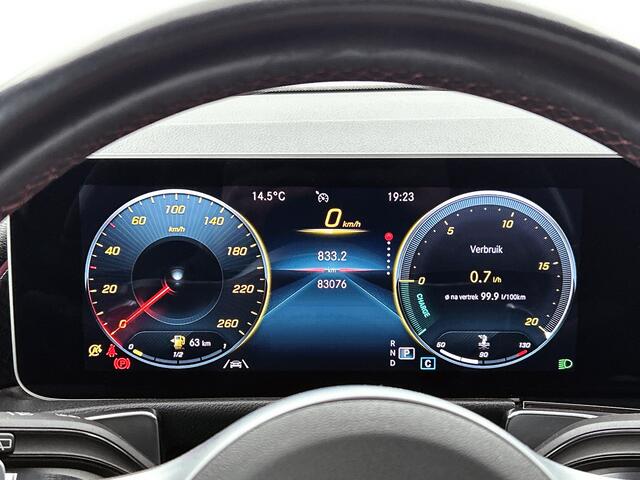 Mercedes-Benz GLB-Klasse 200 Premium 7p. AMG Styling | Panoramadak | Wegklapbare trekhaak | Nightpakket Inclusief 24 maanden MB Certified garantie voor Europa.