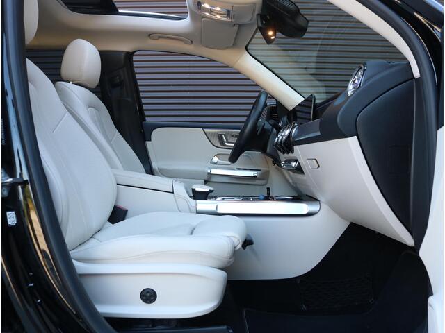 Mercedes-Benz GLB-Klasse 250 4MATIC | Panoramadak | Distronic | Trekhaak Mercedes-Benz GLB 250 4MATIC | Panoramadak | ACC | Trekhaak