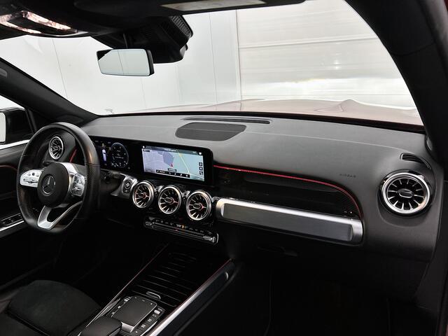 Mercedes-Benz GLB-Klasse 200 Business Solution AMG | Panoramadak | Trekhaak | Achteruitrijcamera | DISTRONIC | Inclusief 24 maanden MB Certified garantie voor Europa.