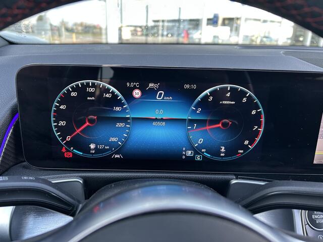 Mercedes-Benz GLB-Klasse 180 AMG Line 7p. | Panoramadak | Trekhaak | Rijassistentie