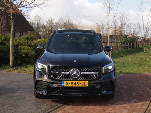 Mercedes-Benz GLB-Klasse 200 Business Solution AMG 7 persoons | Panoramadak | Trekhaak | Burmester | Sfeerverlichting | Camera |