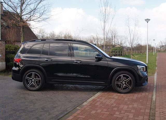 Mercedes-Benz GLB-Klasse 200 Business Solution AMG 7 persoons | Panoramadak | Trekhaak | Burmester | Sfeerverlichting | Camera |