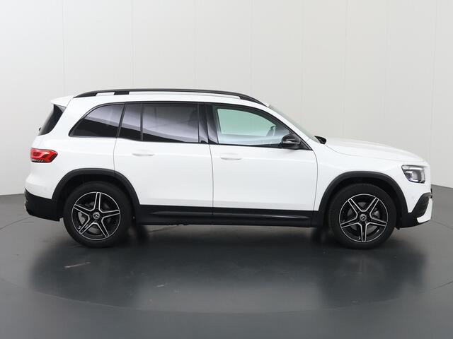 Mercedes-Benz GLB-Klasse 180 AMG Line | Night | Widescreen | Stoelverwarming | Achteruitrijcamera | Sfeerverlichting