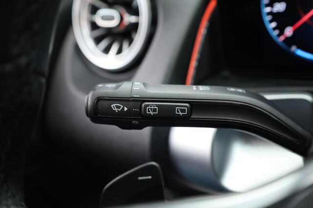 Mercedes-Benz GLB-Klasse 200 163 PK Luxury Line | Orig.NL | Rijklaar! | S/K-Dak | Dig. Cockpit | Afn.Trekhaak | Camera+PDC | Stoelverw. | NAV | Elek.Klep | Sfeerverl. V